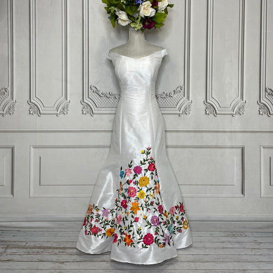 Embroidered Mexican Wedding Dress - Gaviota