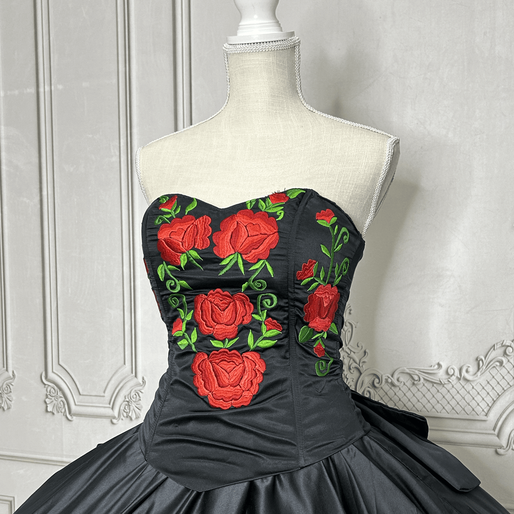 Embroidered Mexican Quinceanera Dress - Rosas Rojas