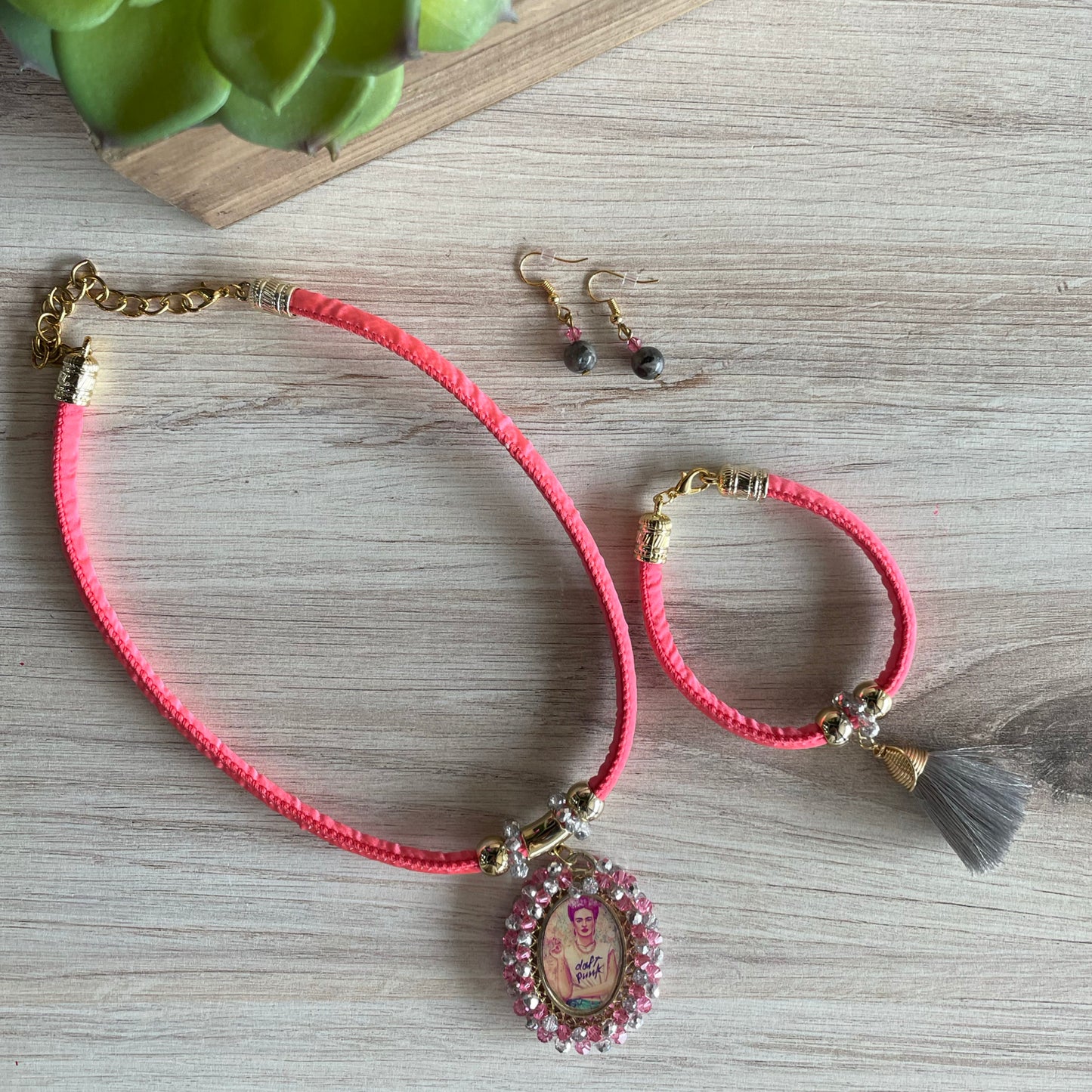 Frida Pendant Mexican Necklace Set PINK
