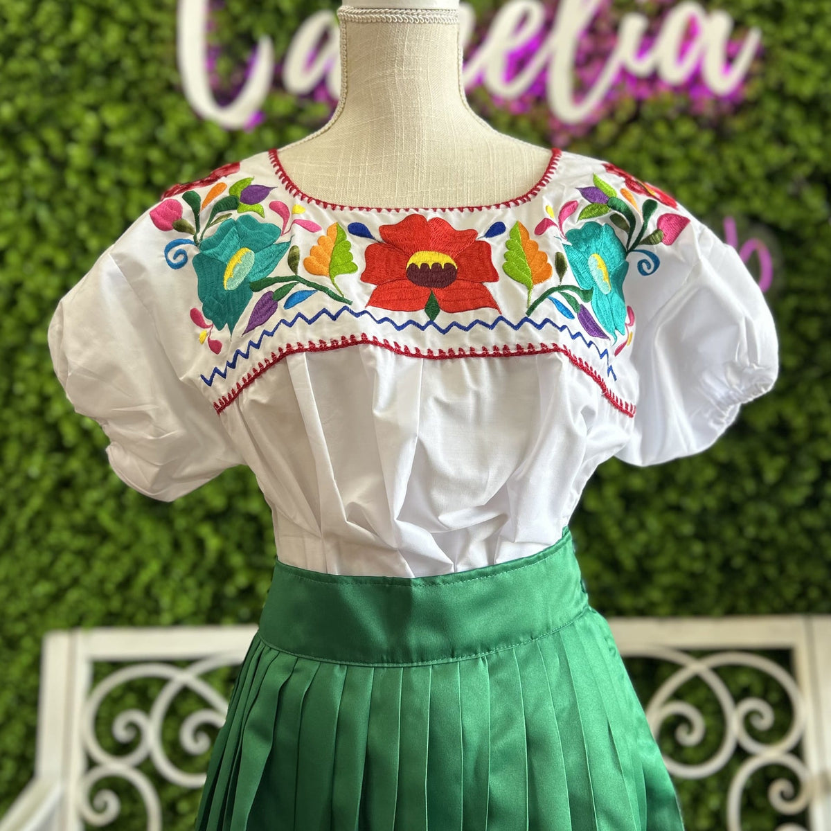 La Galereña Mexican Guanajuato Outfit - Women La Galereña Mexican Guanajuato Outfit - Women