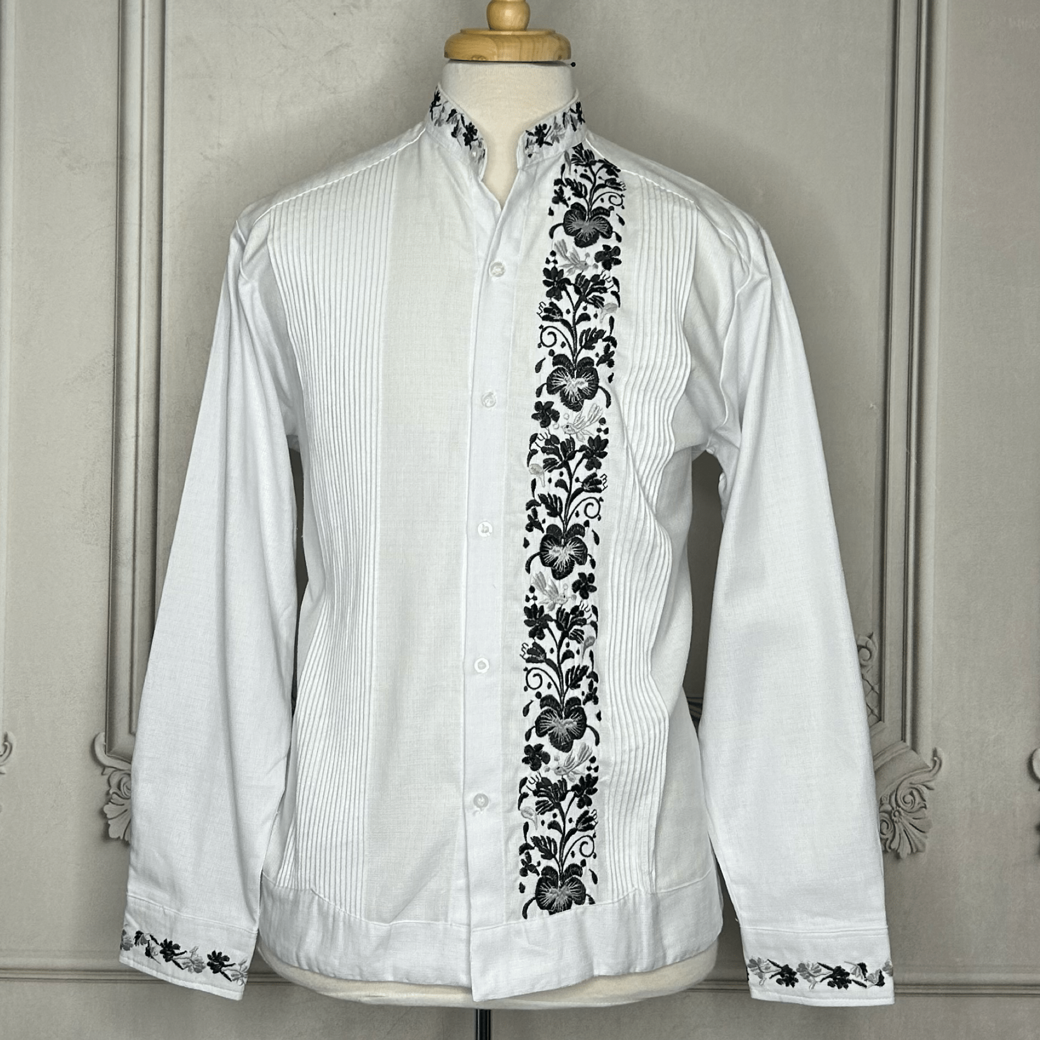 Men's Long Sleeve Linen Guayabera - Filipina Collar Men's Long Sleeve Linen Guayabera - Filipina Collar