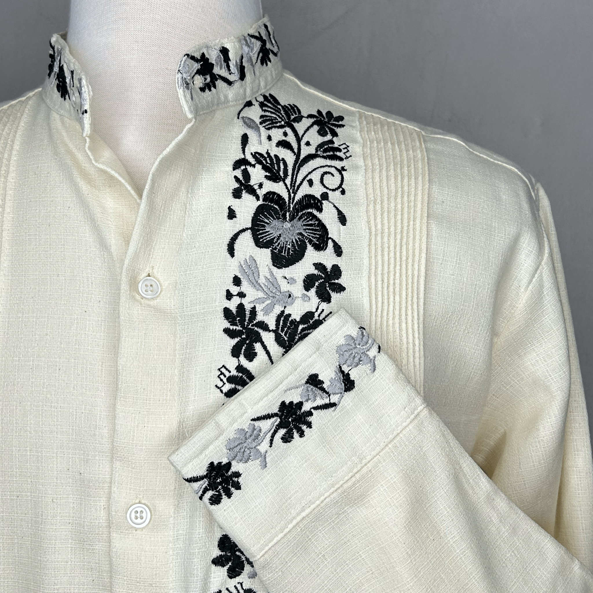 Men's Long Sleeve Linen Guayabera - Filipina Collar Men's Long Sleeve Linen Guayabera - Filipina Collar