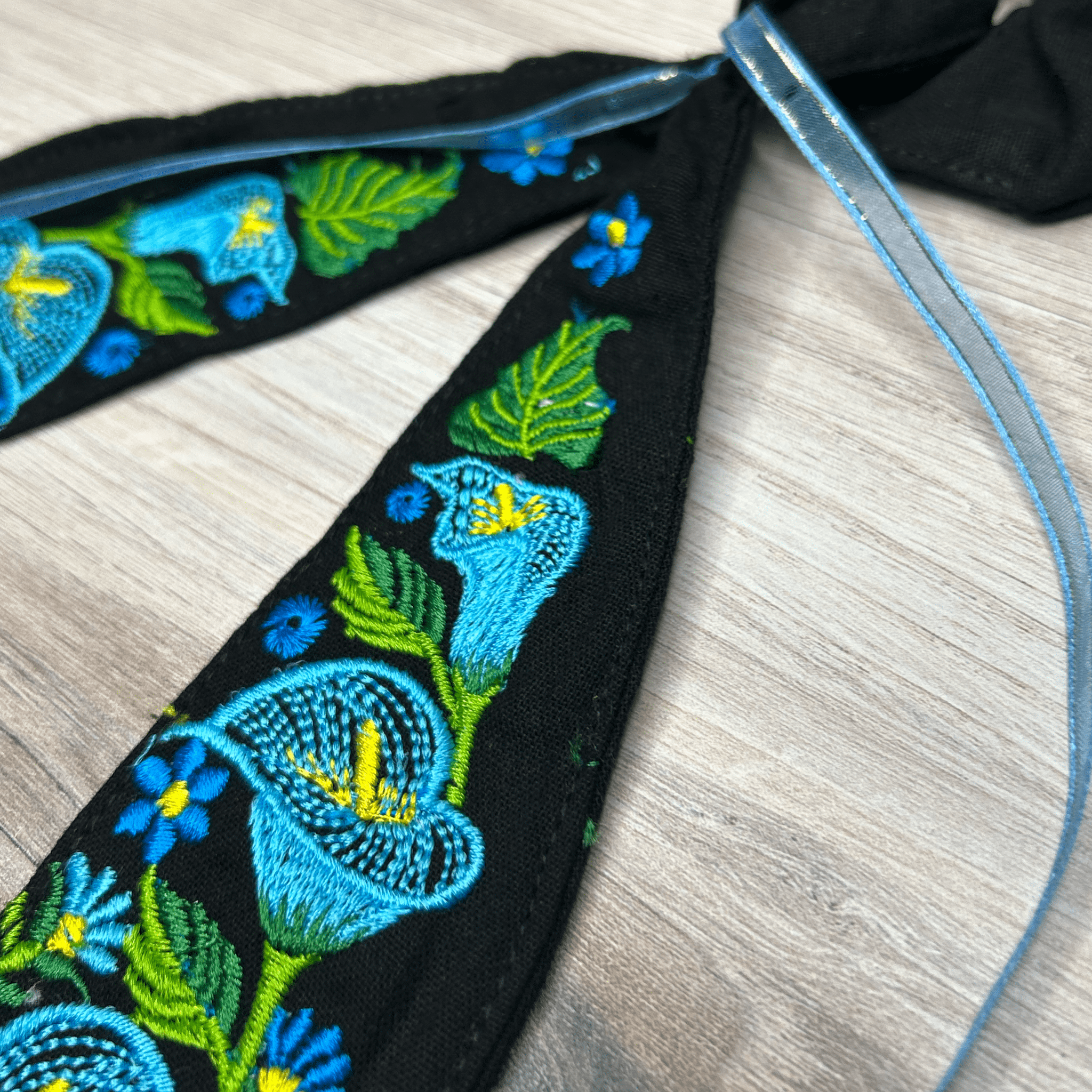 Mexican Embroidered Bow Scrunchie - Lilies Mexican Embroidered Bow Scrunchie - Lilies