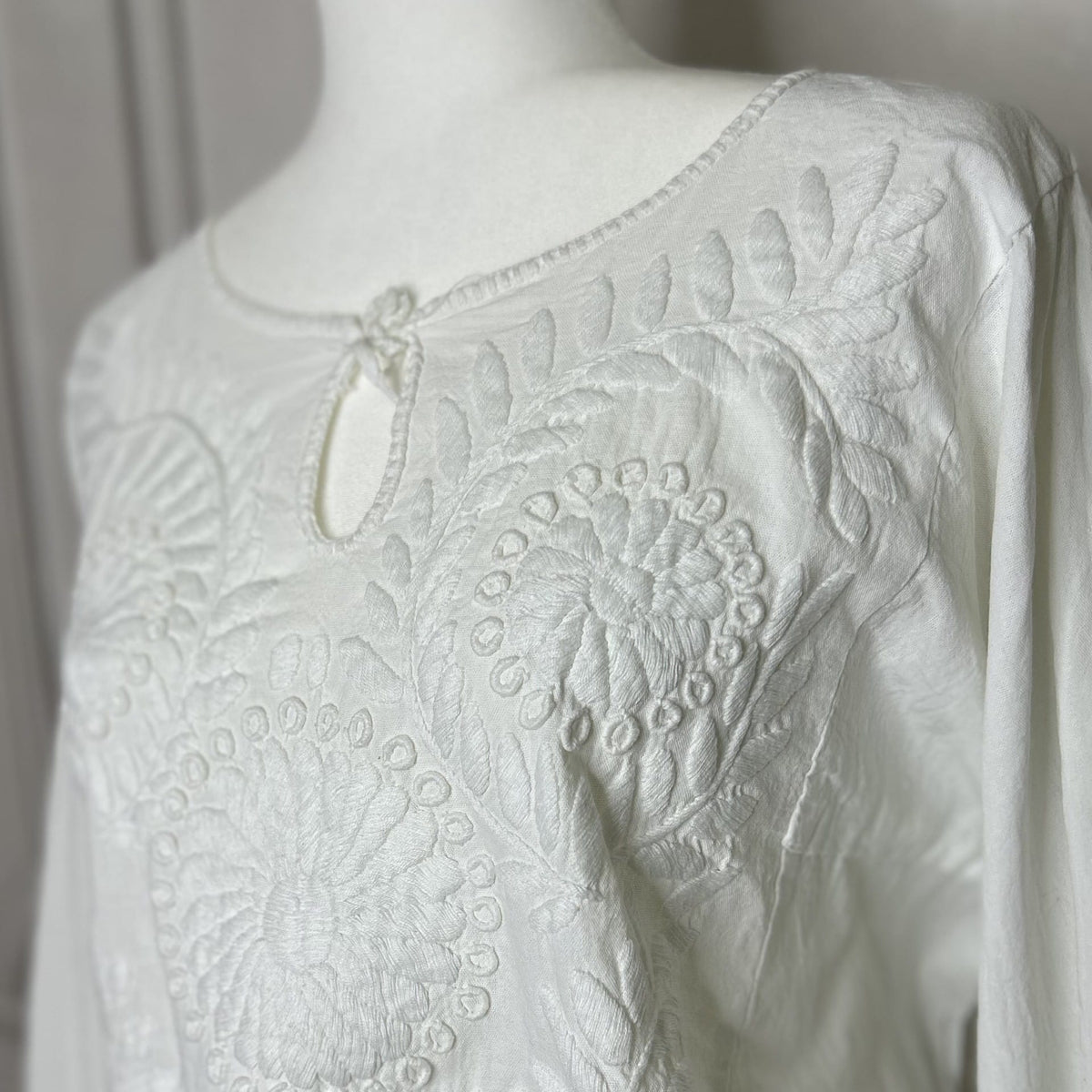Mexican Embroidered Rococo Tunic - White Mexican Embroidered Rococo Tunic - White