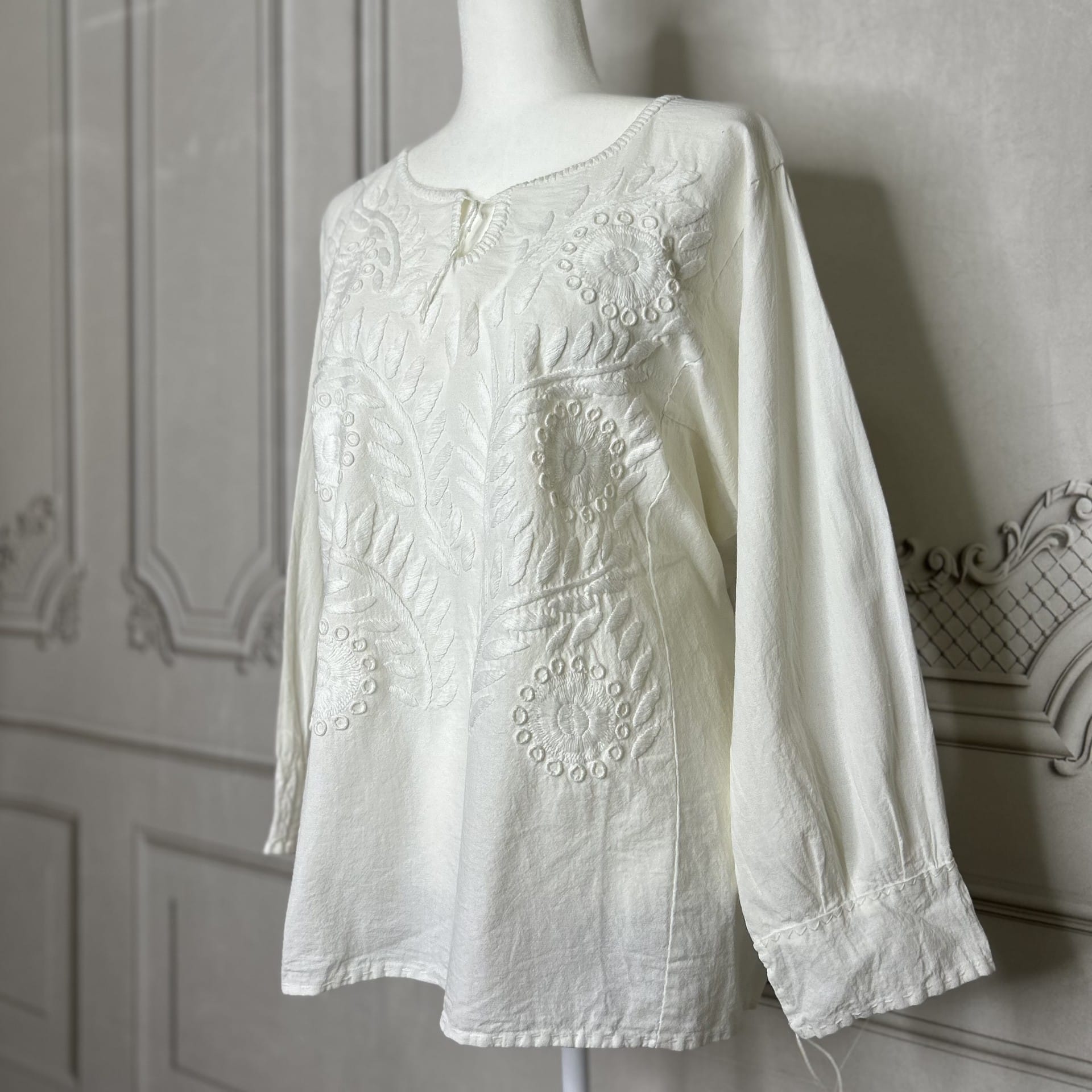 Mexican Embroidered Rococo Tunic - White – Camelia Mexican Boutique