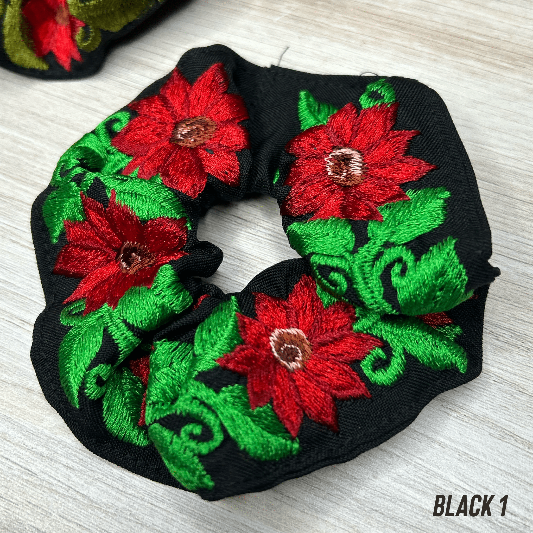 (Mexican Embroidered Scrunchie - Daisy 2 (Mexican Embroidered Scrunchie - Daisy 2