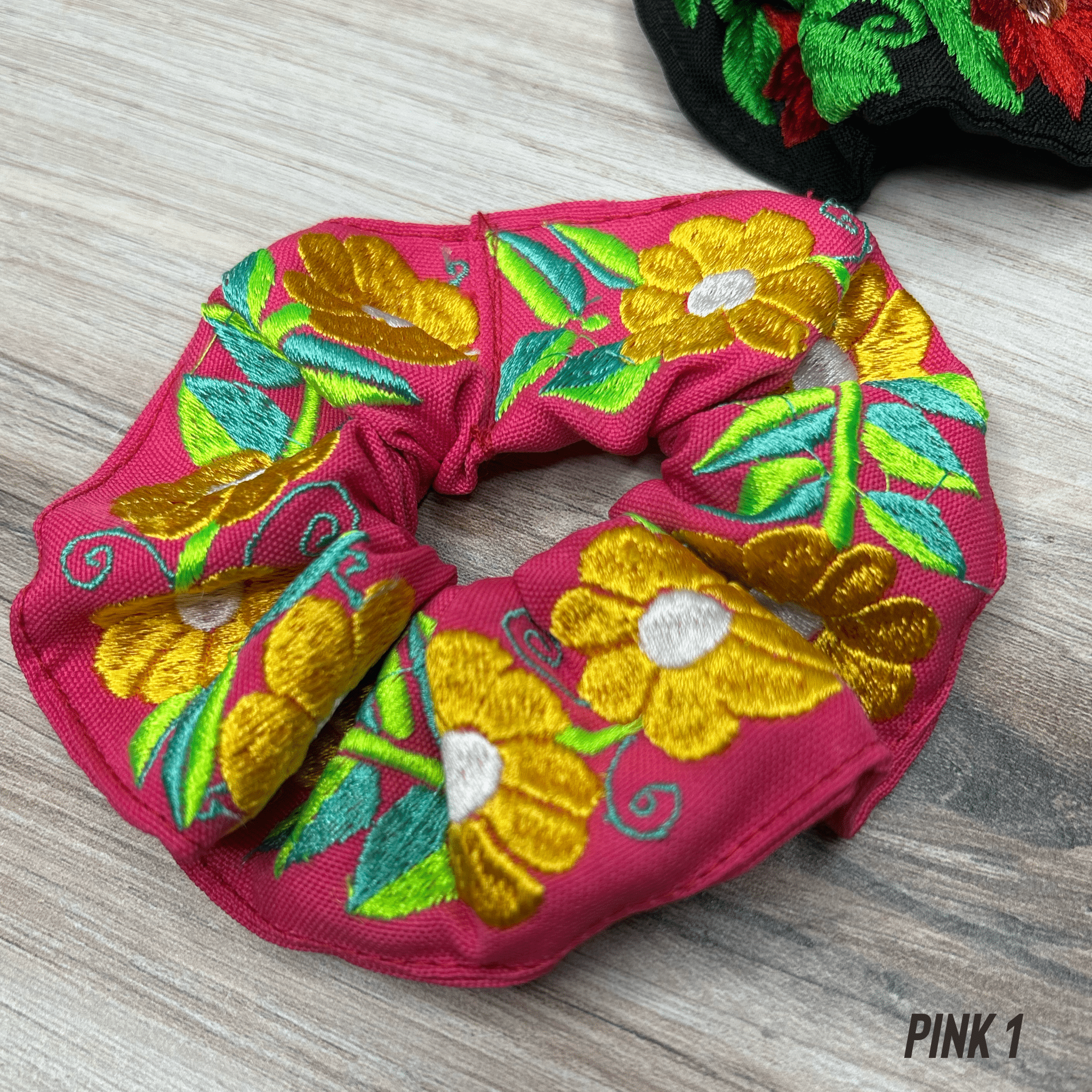 (Mexican Embroidered Scrunchie - Daisy 2 (Mexican Embroidered Scrunchie - Daisy 2