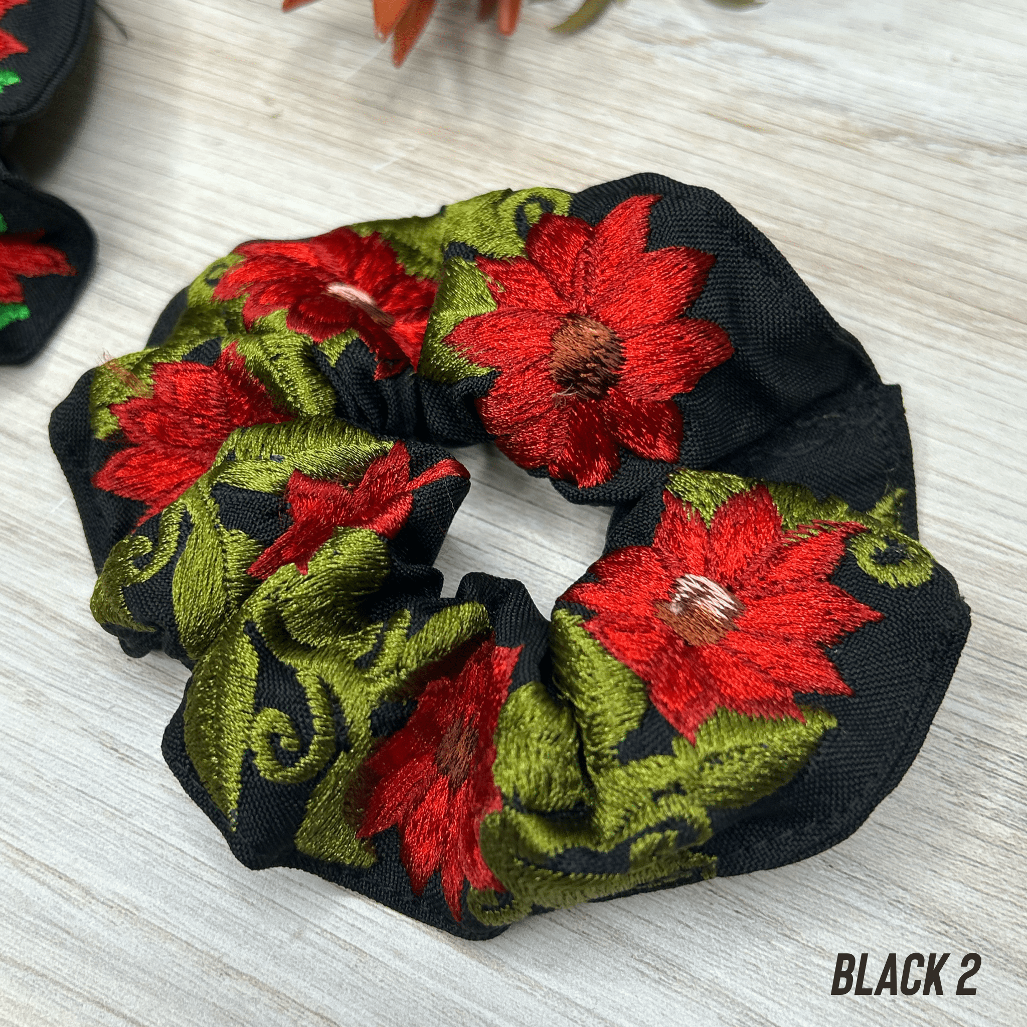 (Mexican Embroidered Scrunchie - Daisy 2 (Mexican Embroidered Scrunchie - Daisy 2