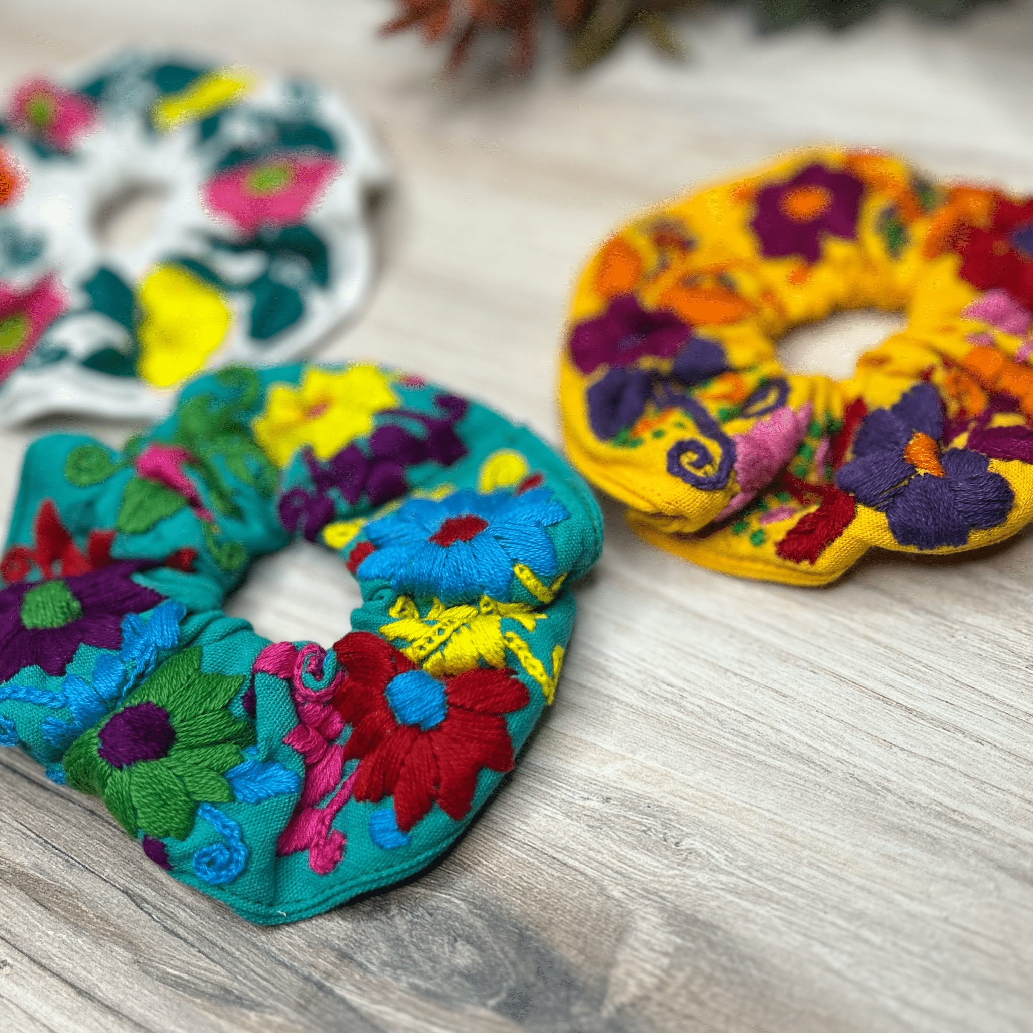 Mexican Embroidered Scrunchie - Daisy Mexican Embroidered Scrunchie - Daisy