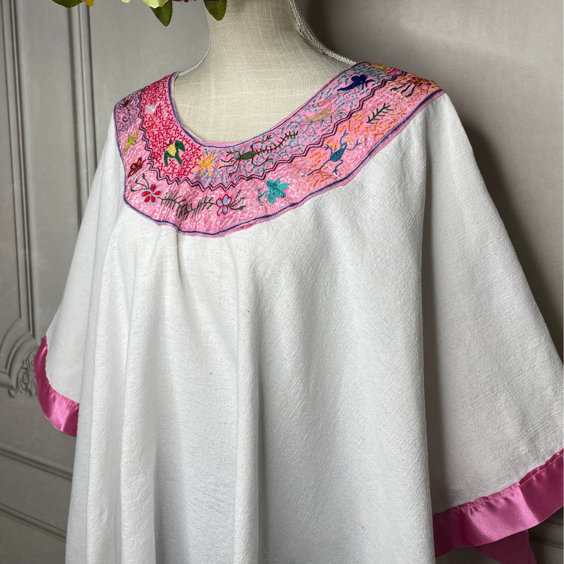 Oaxacan Huipil Blouse - Pinotepa Animalitos