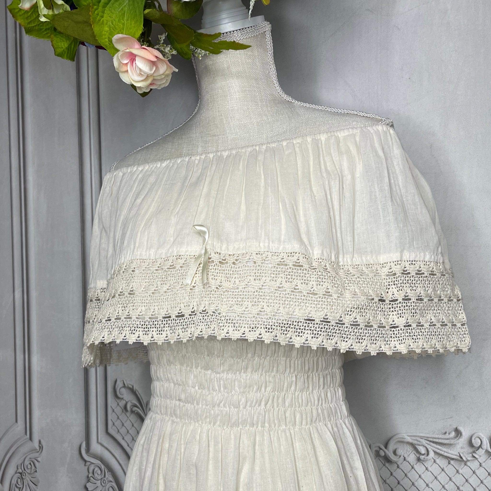 Off Shoulder Gauze Knee Length Dress - Lace Simple