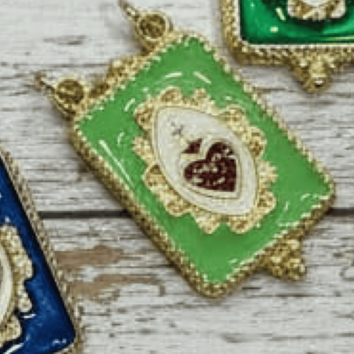 Sacred Heart Milagrito Charm Sacred Heart Milagrito Charm | Resin | Handmade in Mexico | Camelia