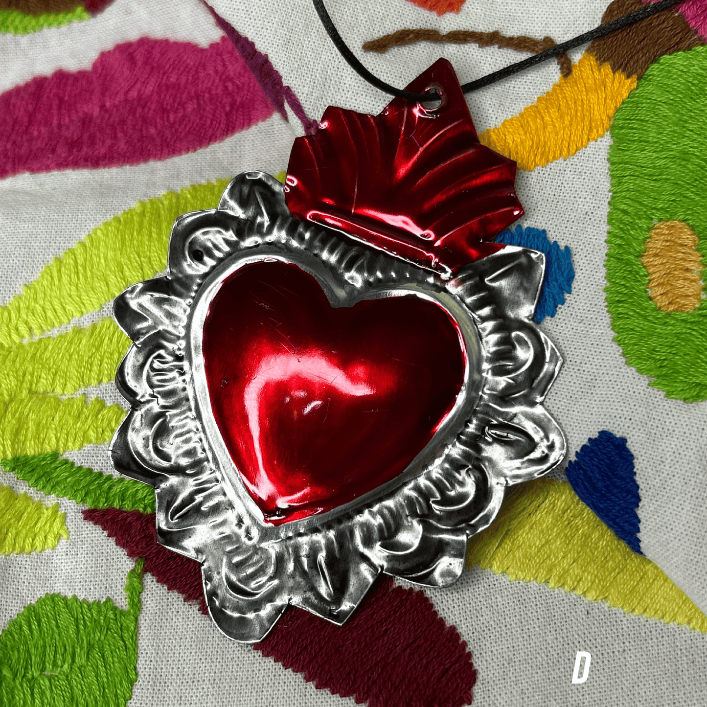 Sacred Heart Tin Ornament - Red Milagritos de Latón Sacred Heart Tin Ornament - Red Milagritos de Latón