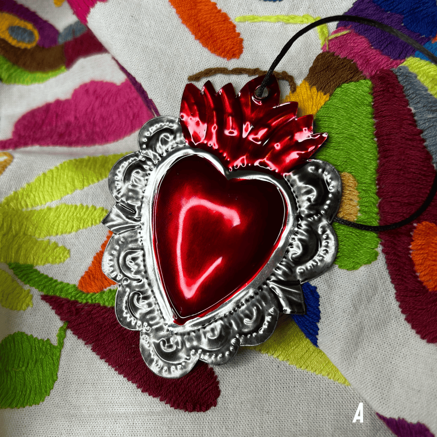 Sacred Heart Tin Ornament - Red Milagritos de Latón Sacred Heart Tin Ornament - Red Milagritos de Latón