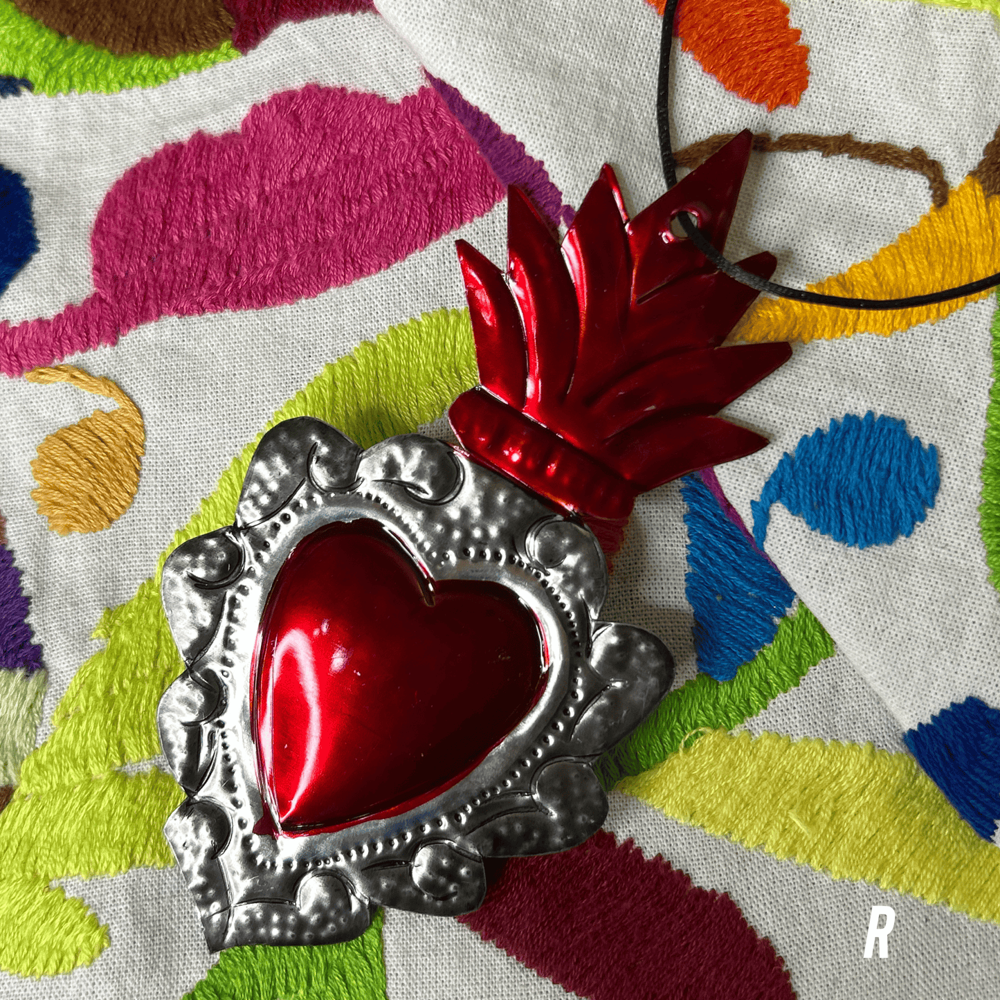 Sacred Heart Tin Ornament - Red Milagritos de Latón Sacred Heart Tin Ornament - Red Milagritos de Latón