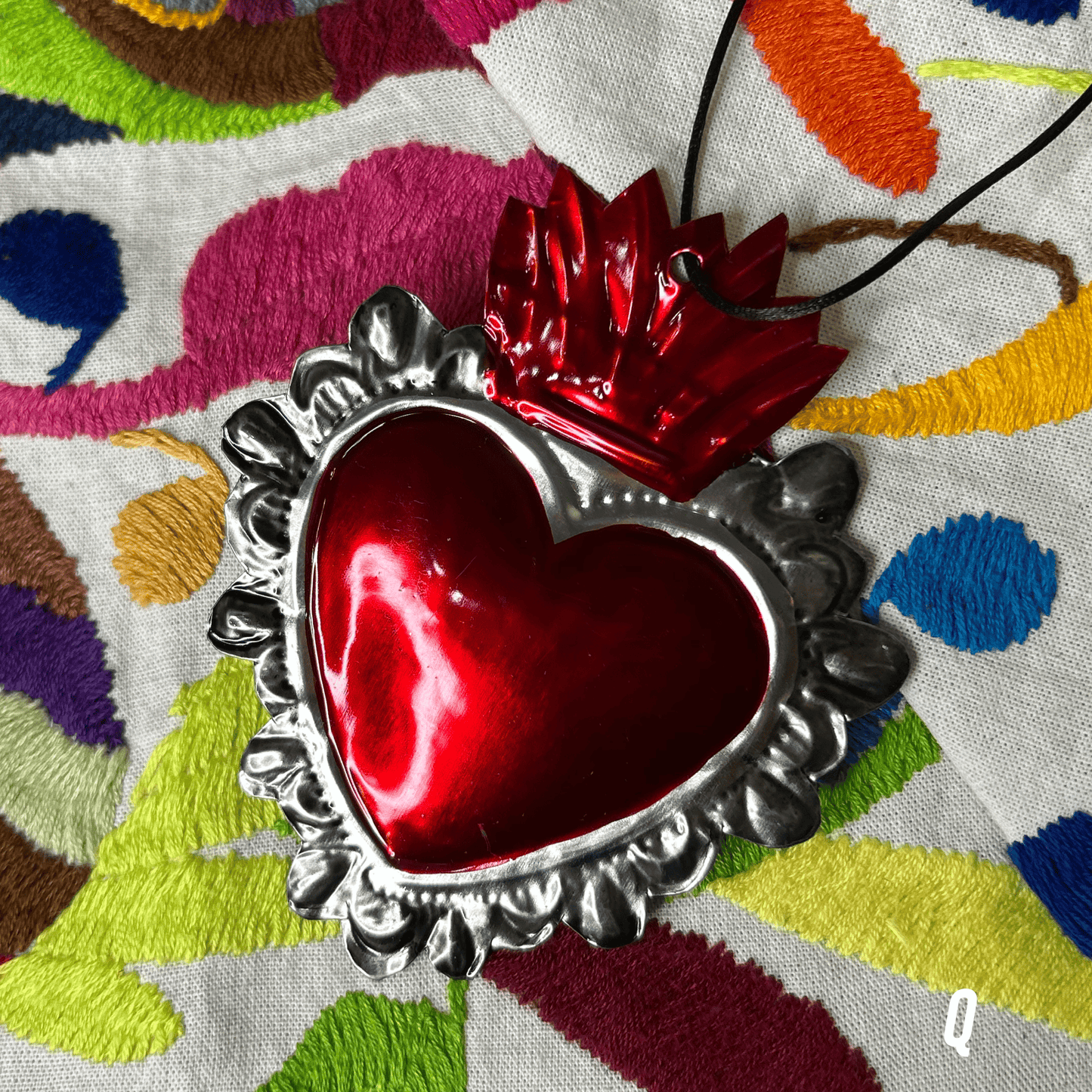 Sacred Heart Tin Ornament - Red Milagritos de Latón Sacred Heart Tin Ornament - Red Milagritos de Latón