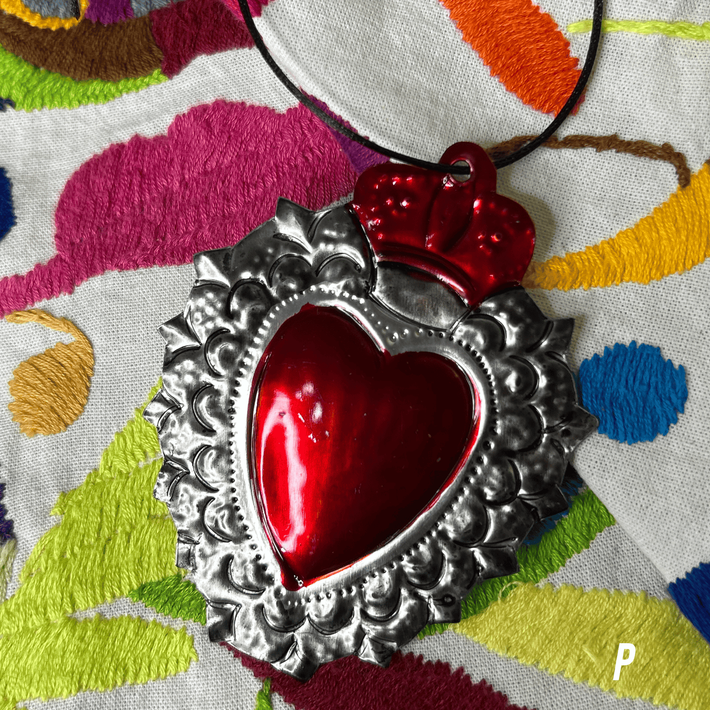 Sacred Heart Tin Ornament - Red Milagritos de Latón Sacred Heart Tin Ornament - Red Milagritos de Latón