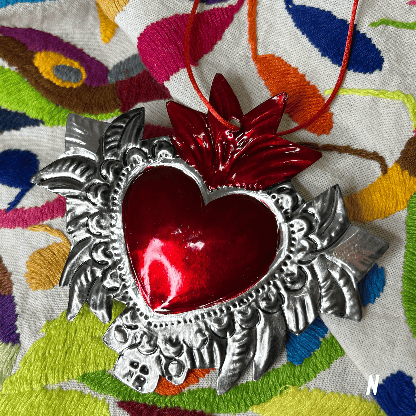 Sacred Heart Tin Ornament - Red Milagritos de Latón Sacred Heart Tin Ornament - Red Milagritos de Latón