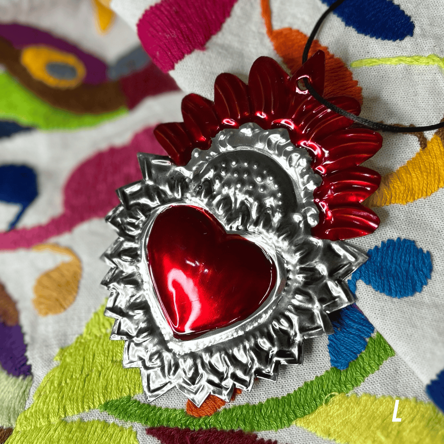 Sacred Heart Tin Ornament - Red Milagritos de Latón Sacred Heart Tin Ornament - Red Milagritos de Latón