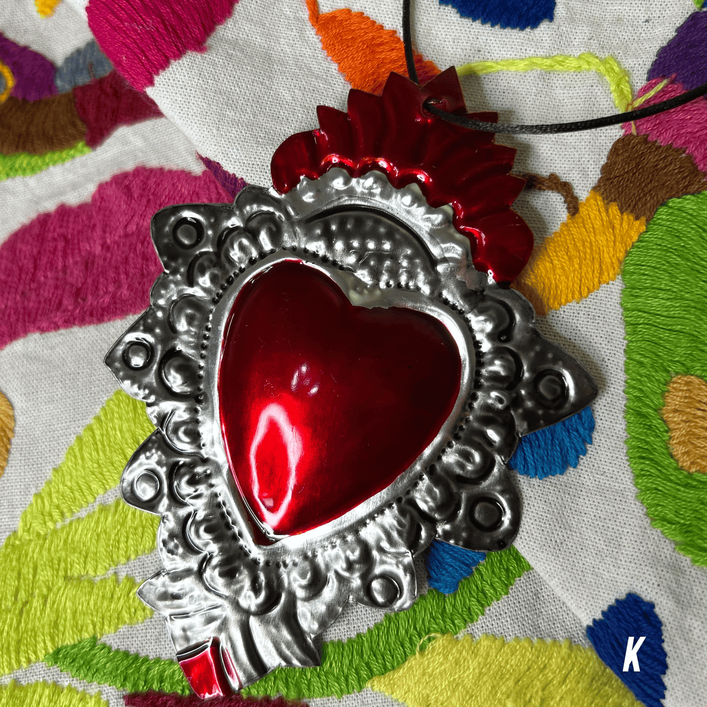 Sacred Heart Tin Ornament - Red Milagritos de Latón Sacred Heart Tin Ornament - Red Milagritos de Latón