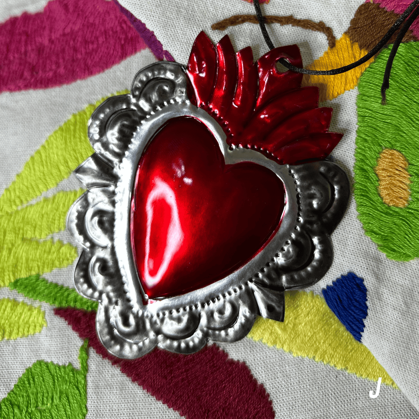 Sacred Heart Tin Ornament - Red Milagritos de Latón Sacred Heart Tin Ornament - Red Milagritos de Latón
