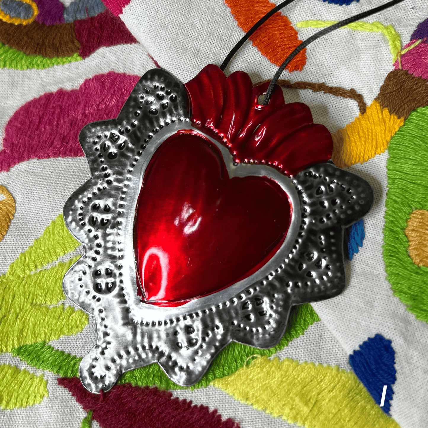 Sacred Heart Tin Ornament - Red Milagritos de Latón Sacred Heart Tin Ornament - Red Milagritos de Latón