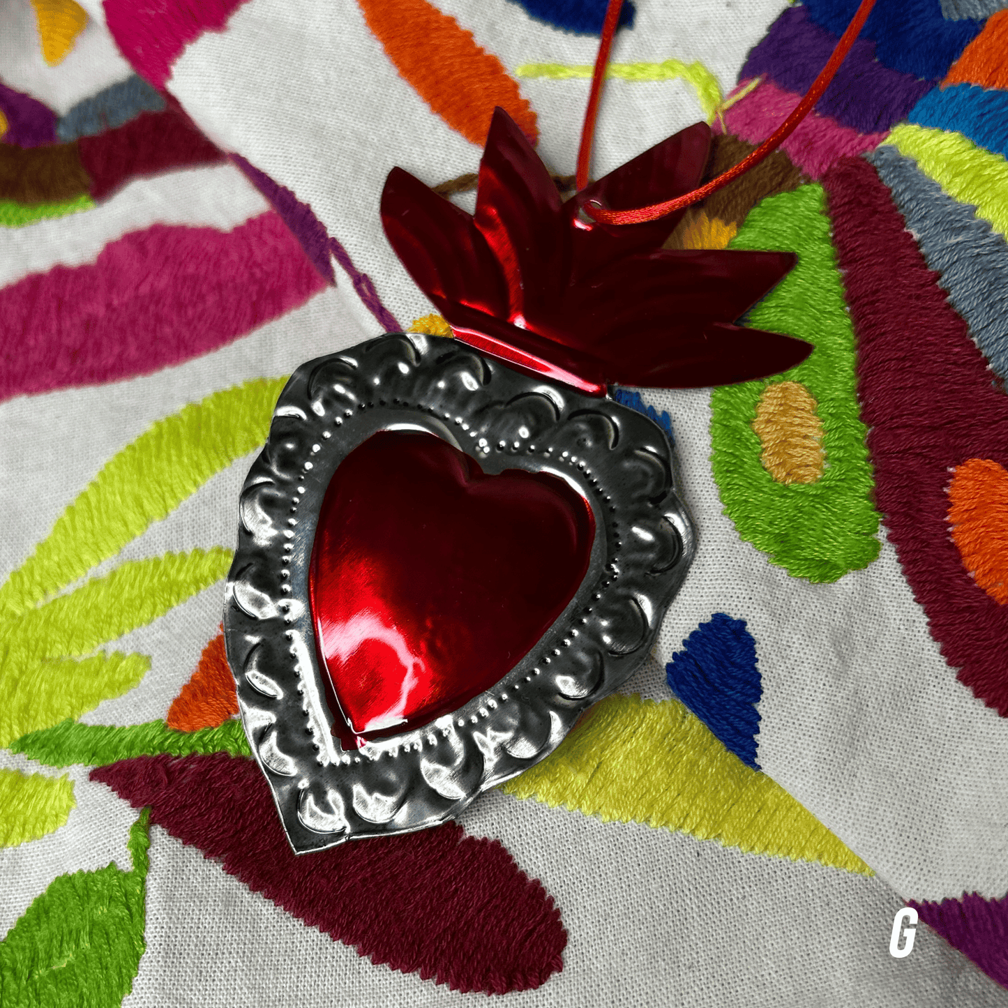 Sacred Heart Tin Ornament - Red Milagritos de Latón Sacred Heart Tin Ornament - Red Milagritos de Latón