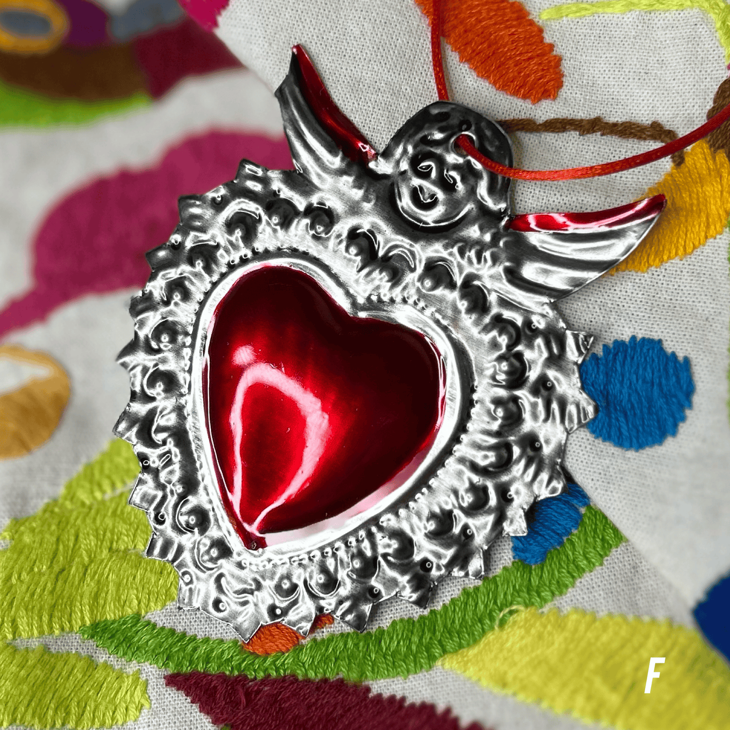 Sacred Heart Tin Ornament - Red Milagritos de Latón Sacred Heart Tin Ornament - Red Milagritos de Latón