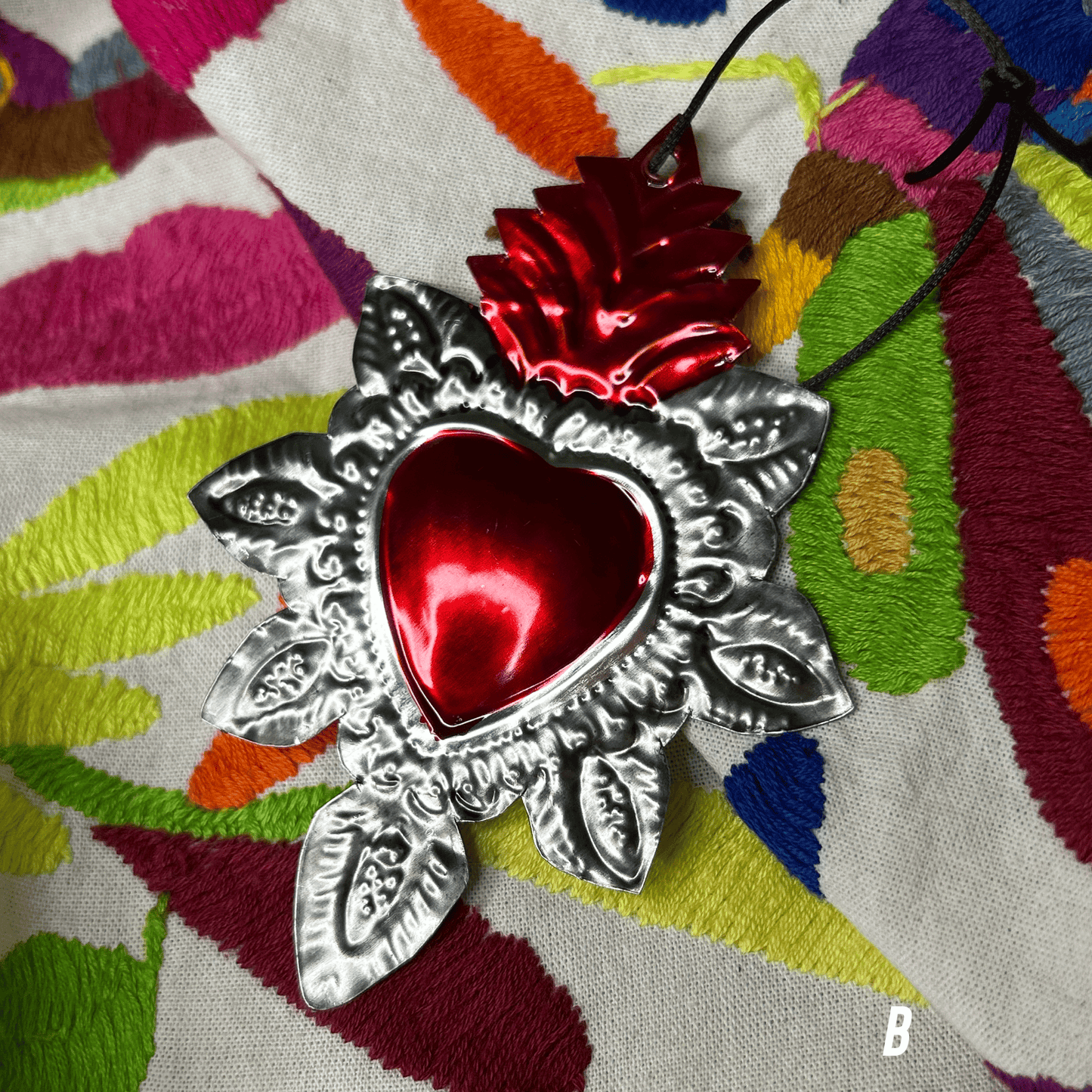 Sacred Heart Tin Ornament - Red Milagritos de Latón Sacred Heart Tin Ornament - Red Milagritos de Latón