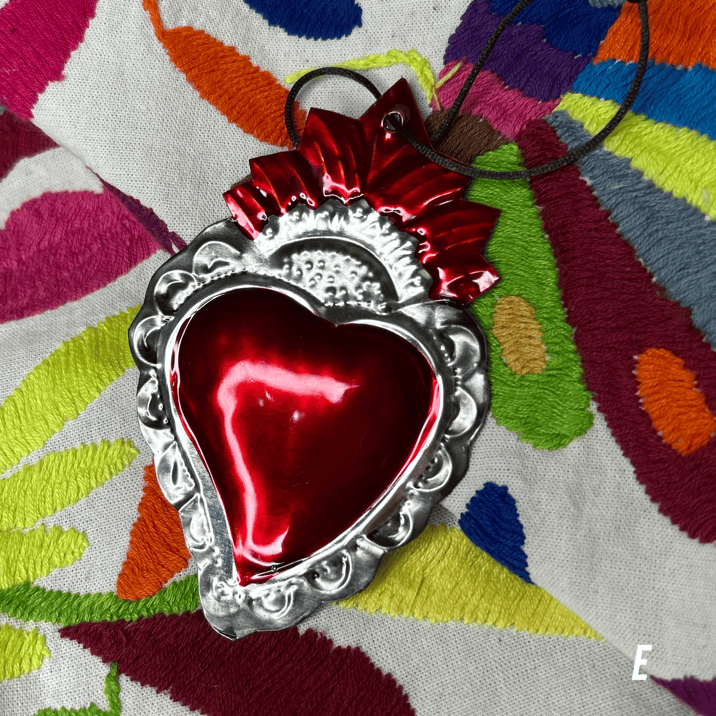 Sacred Heart Tin Ornament - Red Milagritos de Latón Sacred Heart Tin Ornament - Red Milagritos de Latón