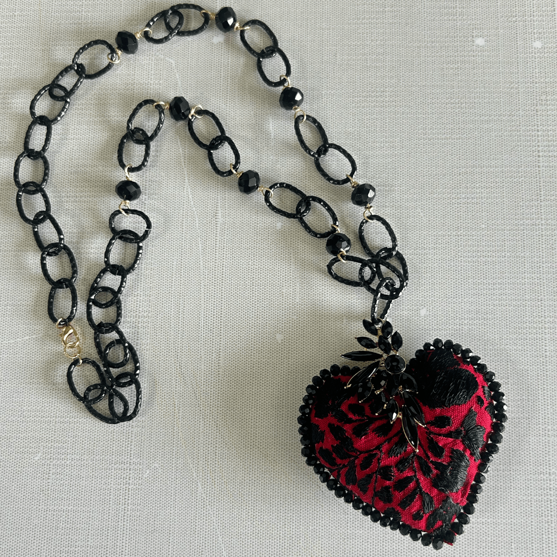 San Antonino Embroidered Heart Earrings - Crystals San Antonino Embroidered Heart Earrings - Crystals