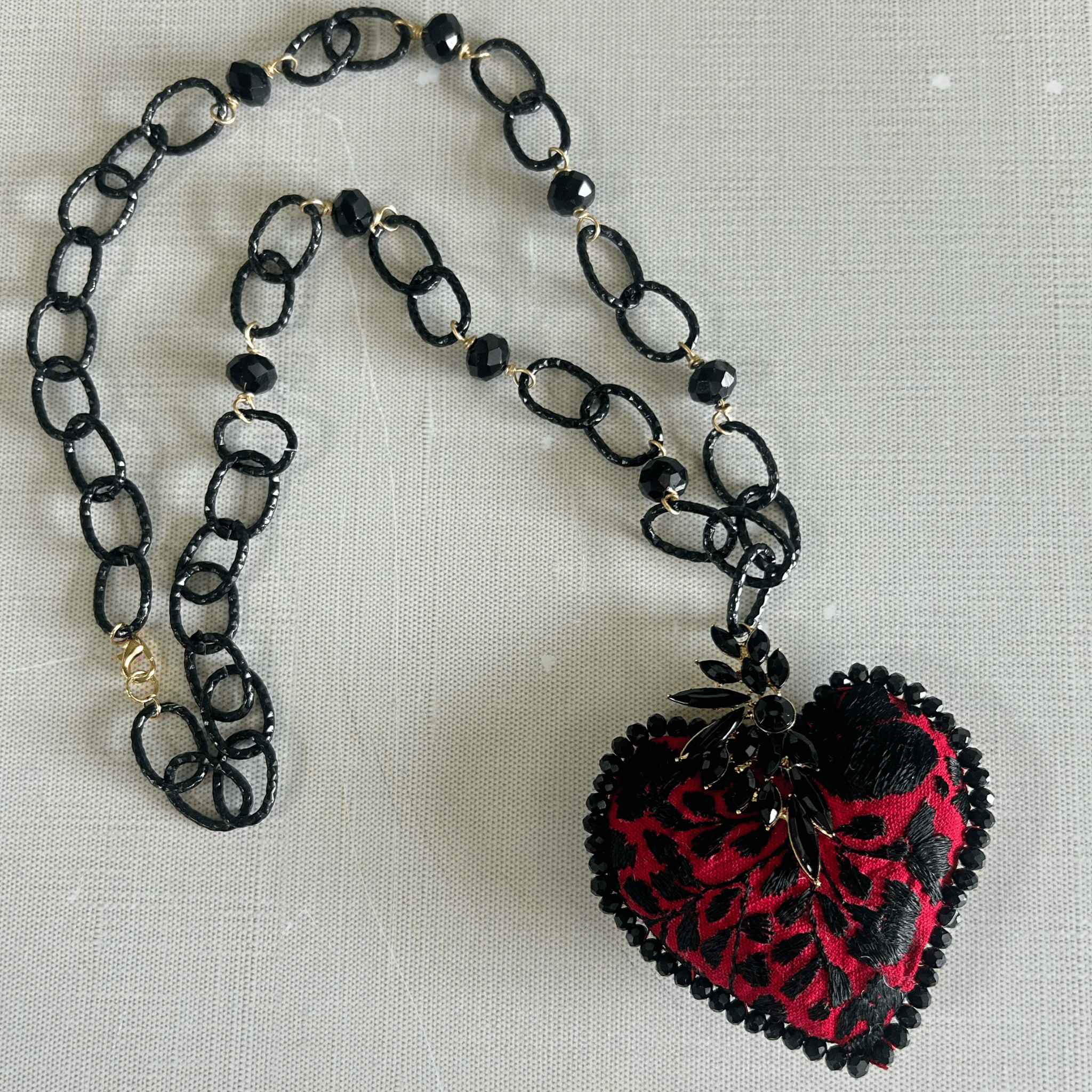 San Antonino Embroidered Heart Earrings - Crystals San Antonino Embroidered Heart Earrings - Crystals