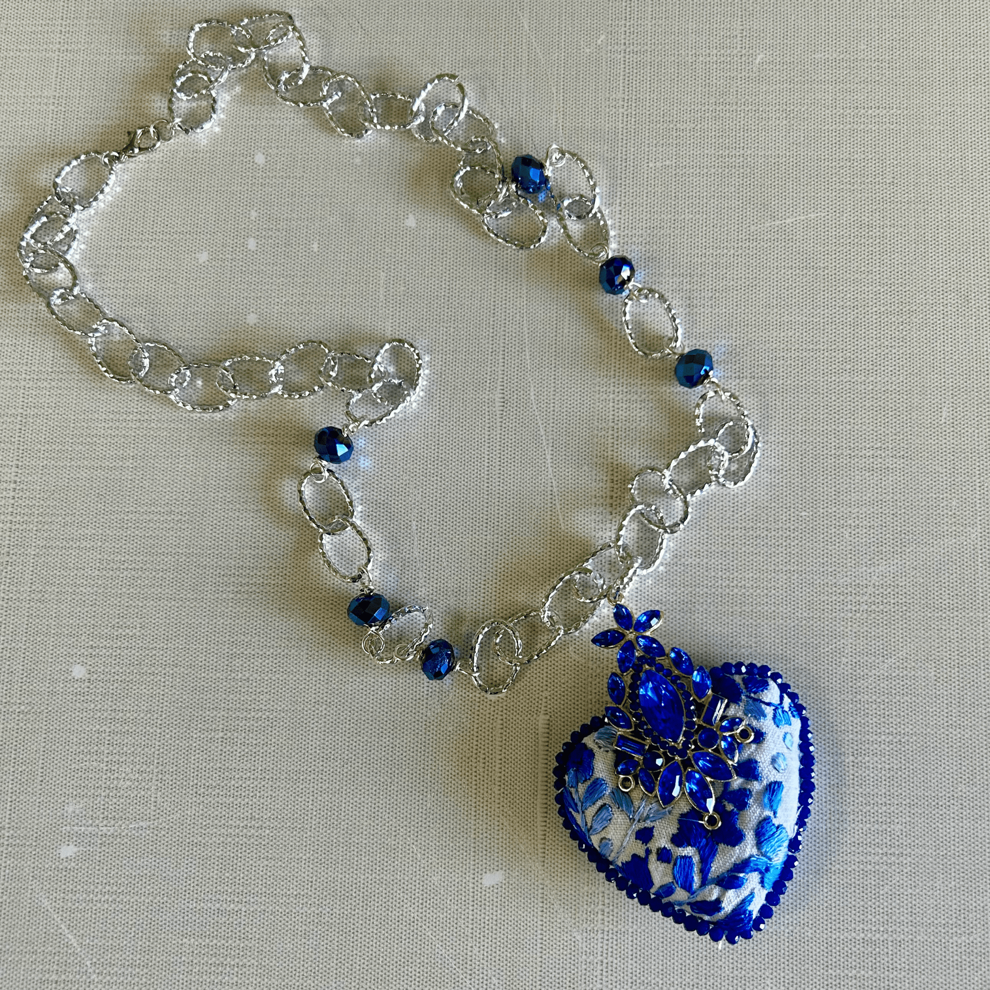 San Antonino Embroidered Heart Earrings - Crystals San Antonino Embroidered Heart Earrings - Crystals