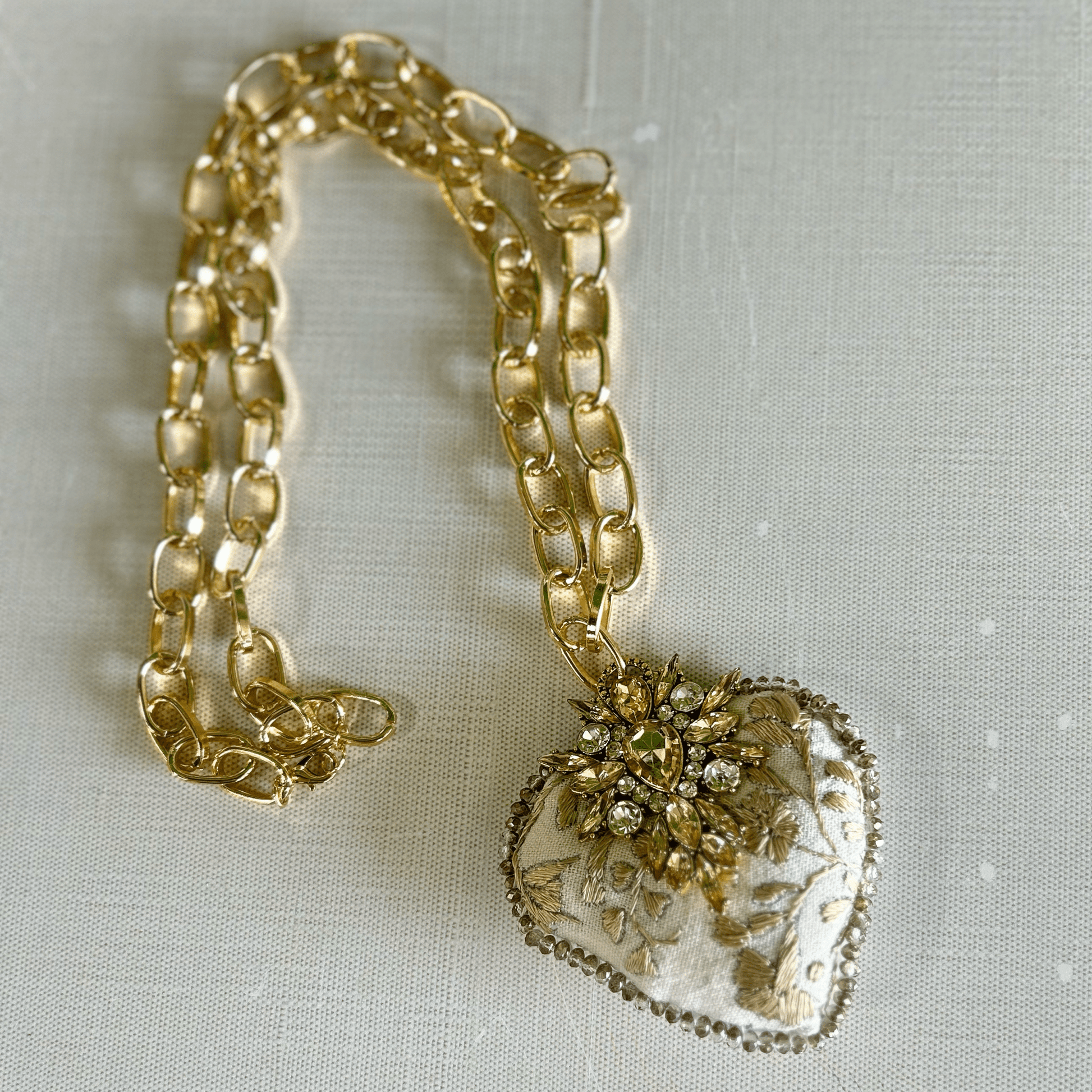 San Antonino Embroidered Heart Earrings - Crystals San Antonino Embroidered Heart Earrings - Crystals