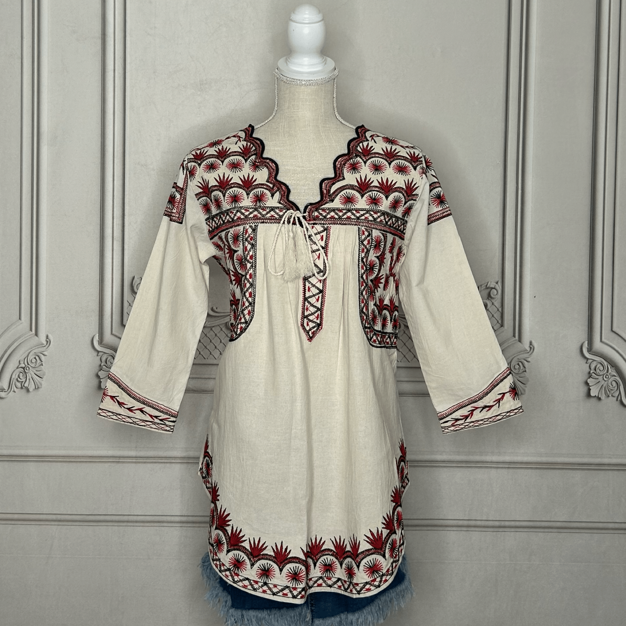 Santa Maria Oaxacan Blouse Tunic - Neck Detail Santa Maria Oaxacan Blouse Tunic - Neck Detail