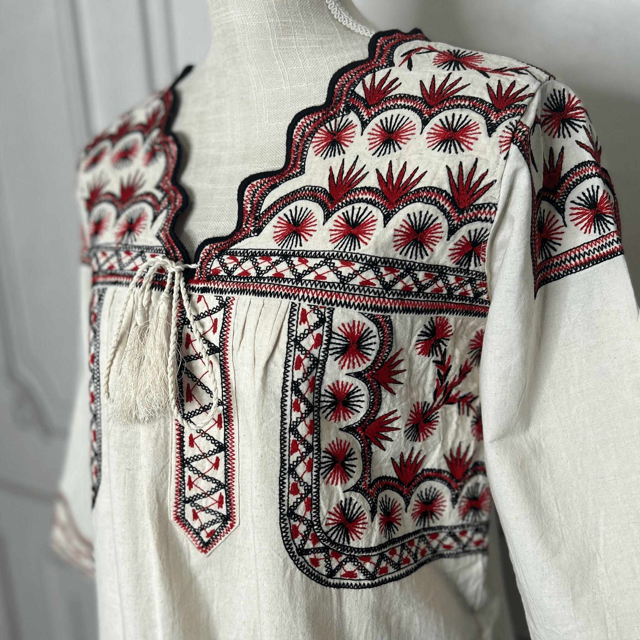 Santa Maria Oaxacan Blouse Tunic - Neck Detail Santa Maria Oaxacan Blouse Tunic - Neck Detail