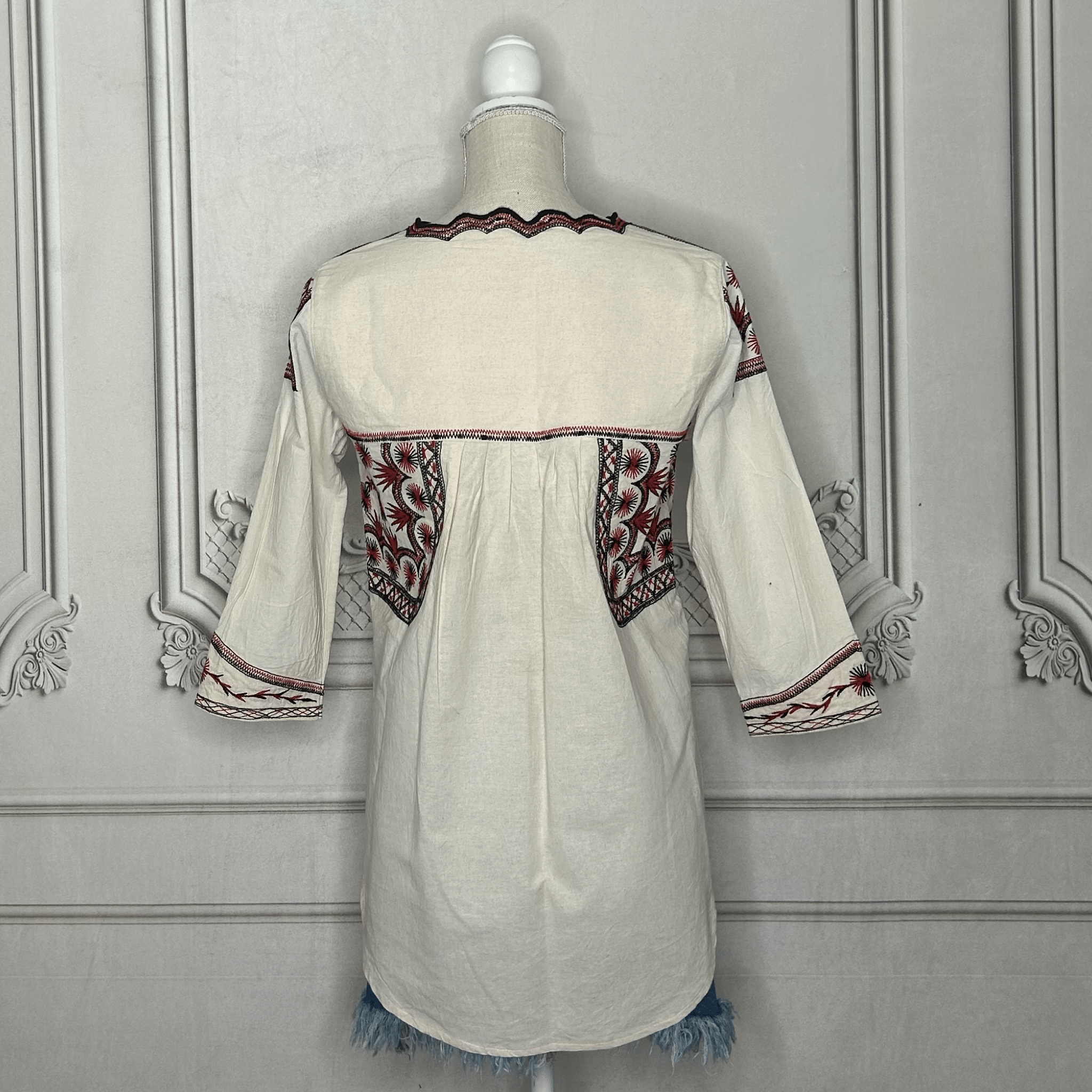 Santa Maria Oaxacan Blouse Tunic - Neck Detail Santa Maria Oaxacan Blouse Tunic - Neck Detail