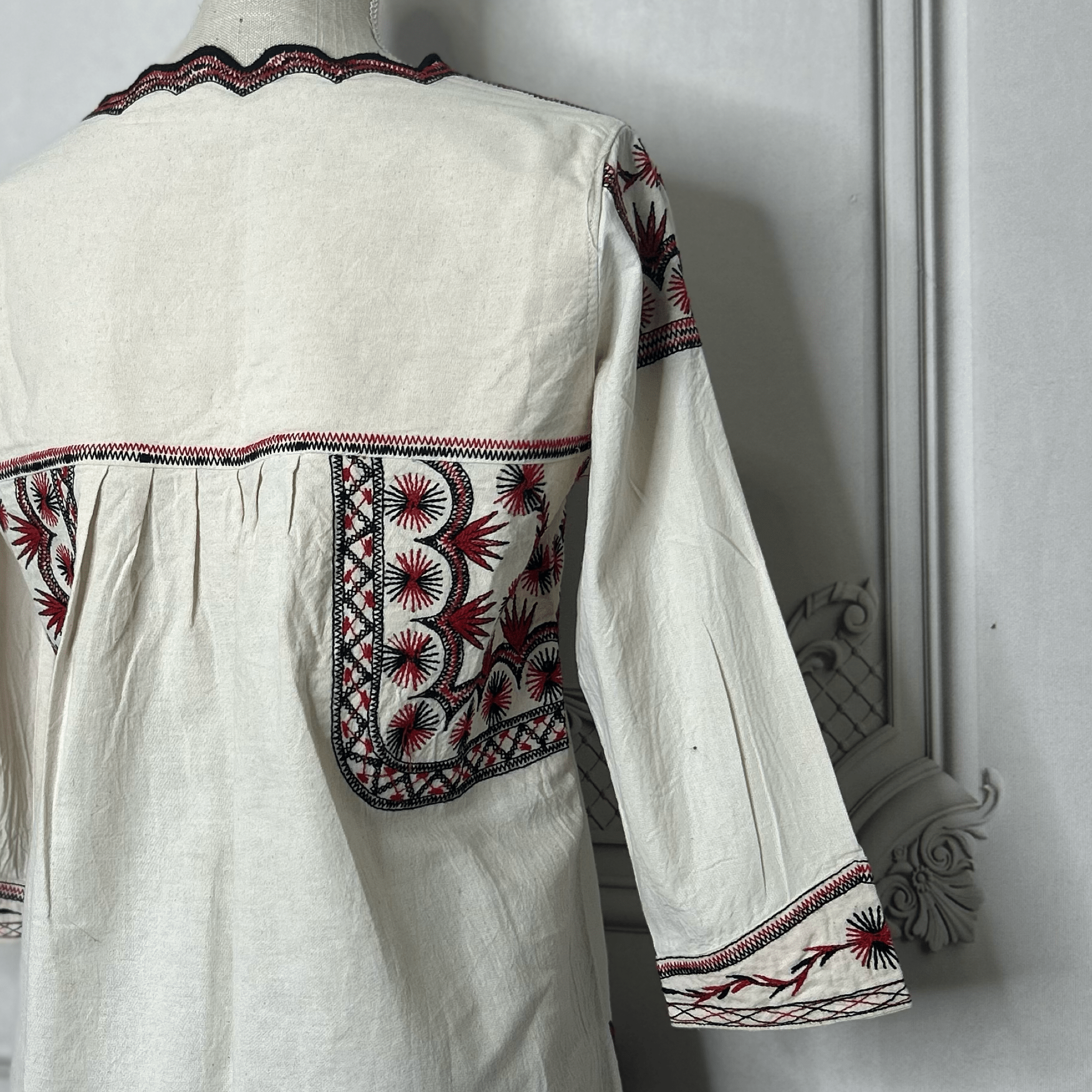 Santa Maria Oaxacan Blouse Tunic - Neck Detail Santa Maria Oaxacan Blouse Tunic - Neck Detail