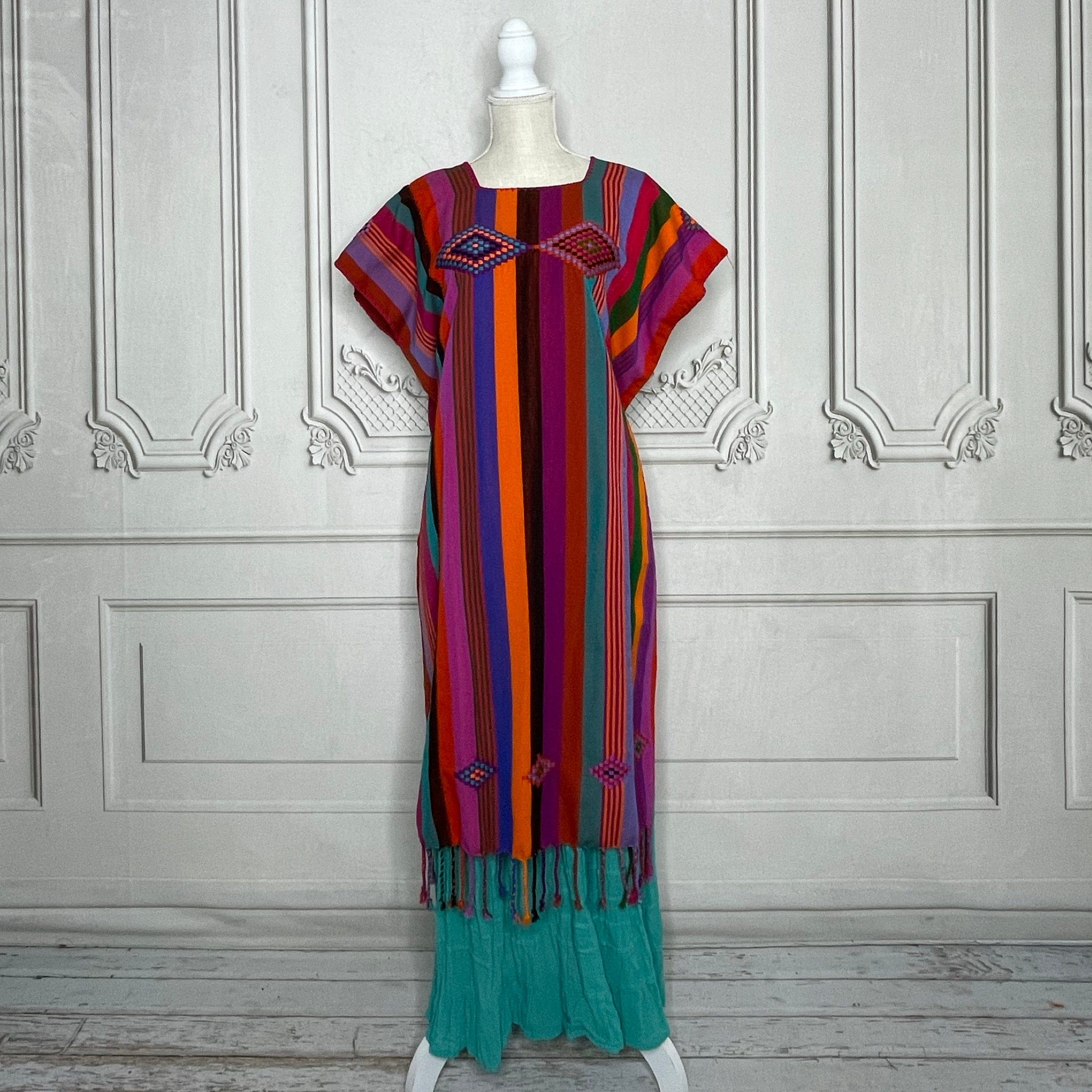 Traditional Pantelho Chiapas Huipil - Geo Tassels