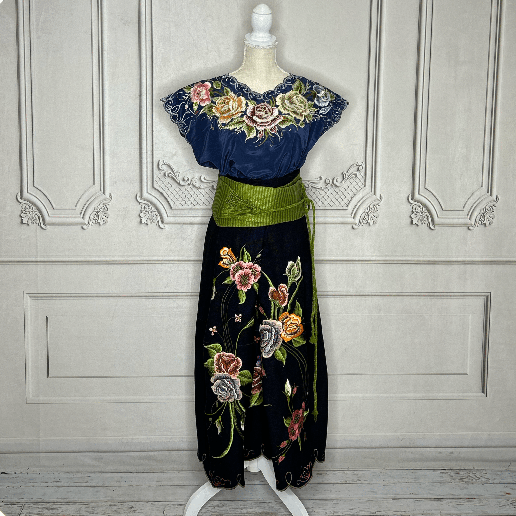 Traditional Zinacantan Chiapas Outfit - Women