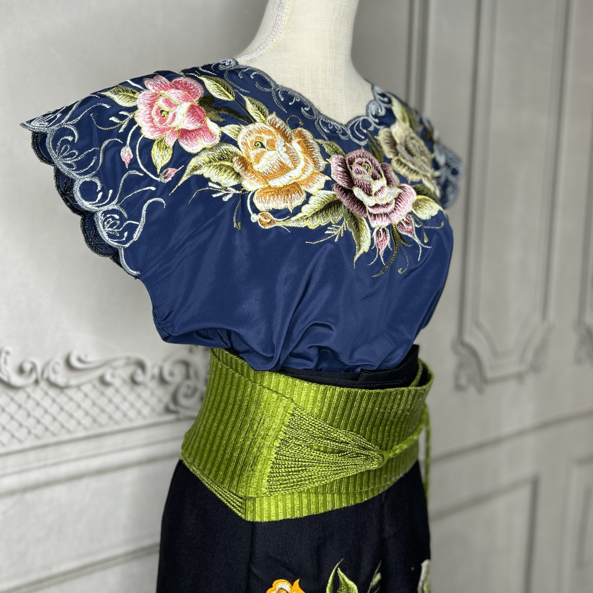 Traditional Zinacantan Chiapas Outfit - Women