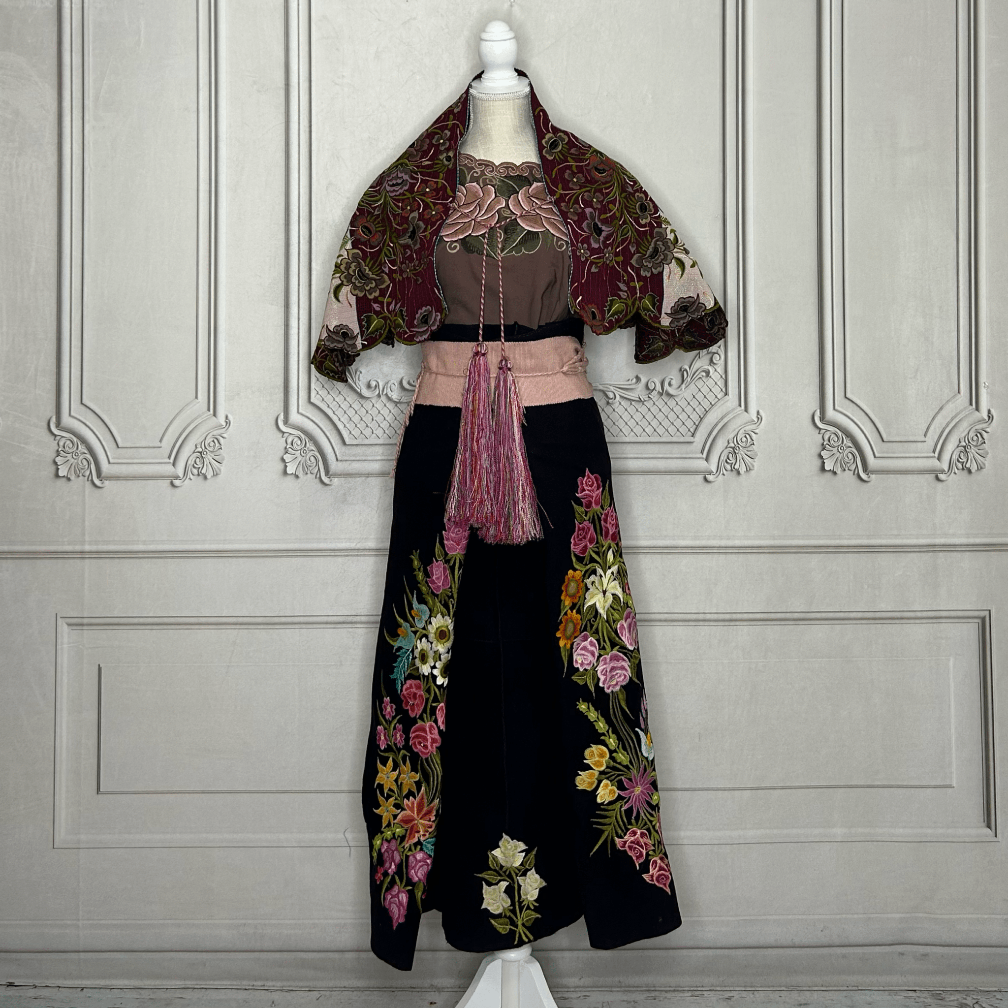 Traditional Zinacantan Chiapas Outfit - Women Traditional Zinacantan Chiapas Outfit - Women