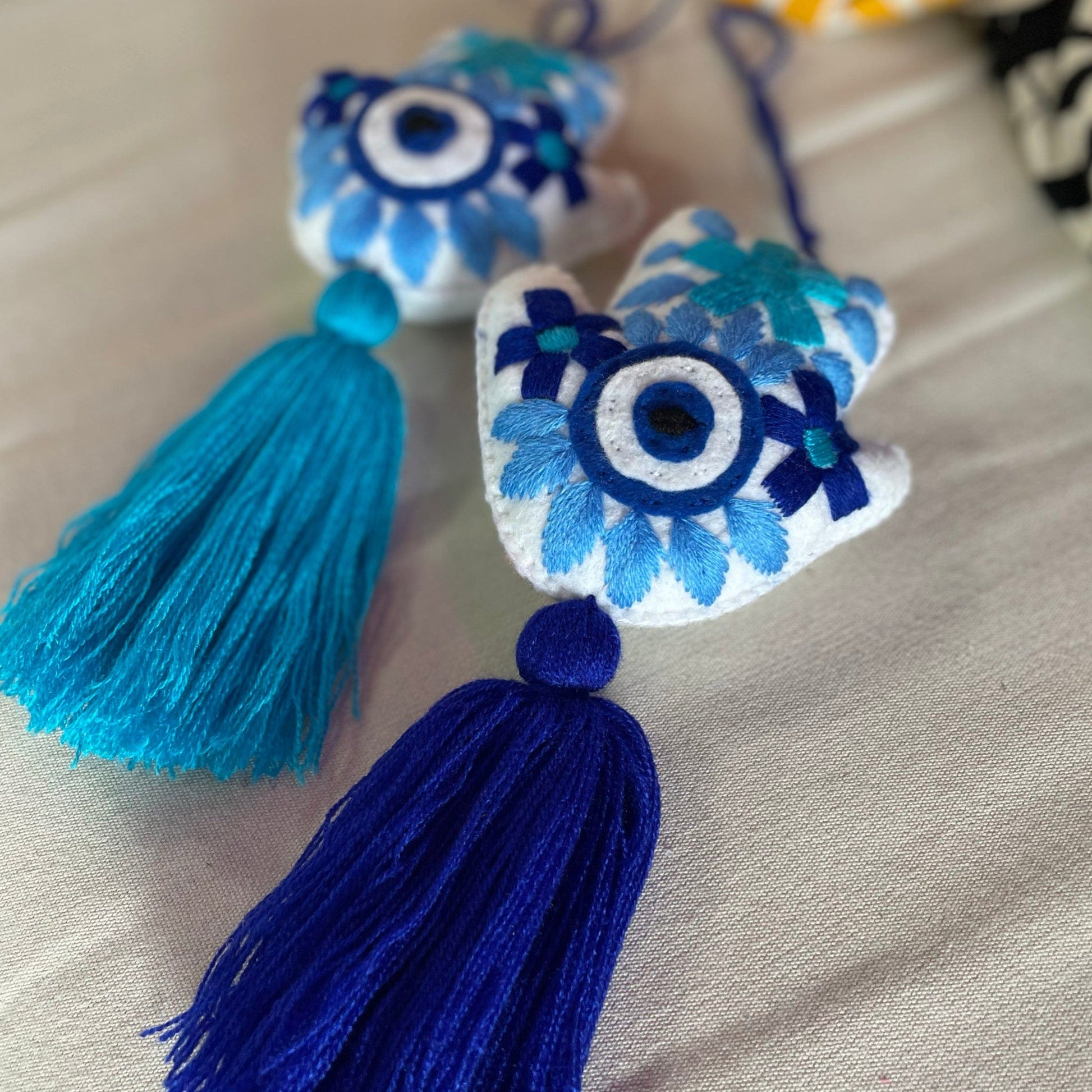 Evil Eye Hand Pom-Pom Blue - Ojo Turco