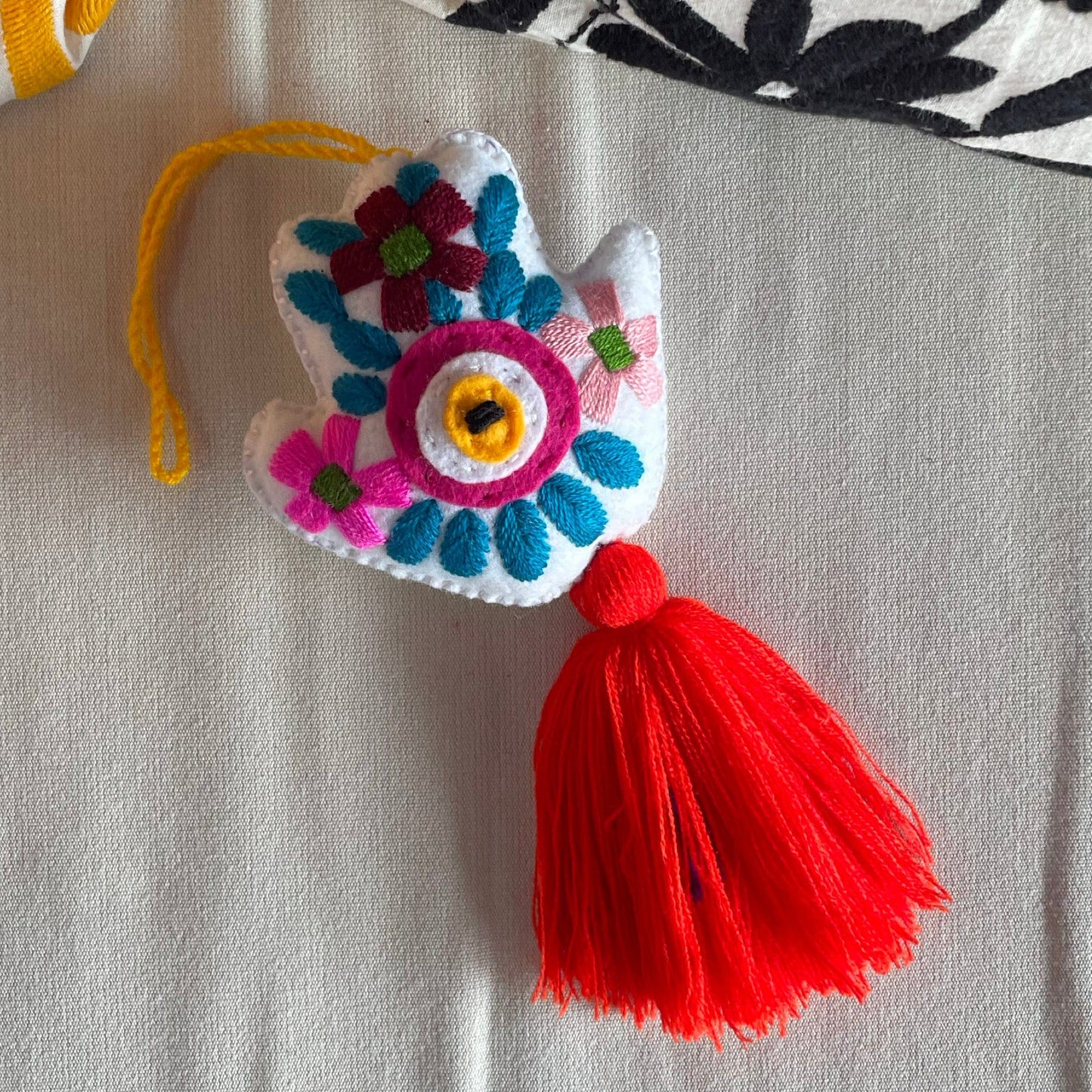 Evil Eye Hand Pom-Pom - Ojo Turco