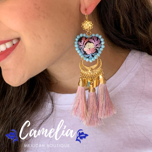 San Antonino - Boucles d'oreilles à pompons en forme de cœur brodé en filigrane - Bleu 
