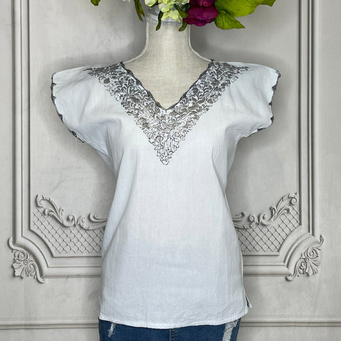 San Antonino Mexican V-Neck Blouse - Sleeveless Silk Embroidery
