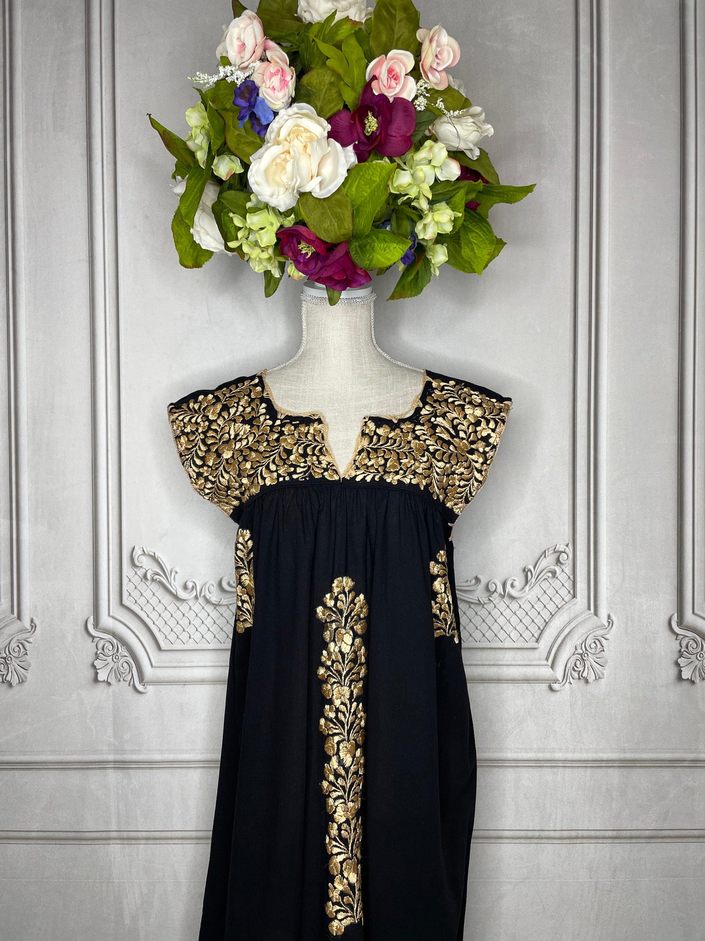 San Antonino Sleeveless Dress - Knee Length Silk Embroidery